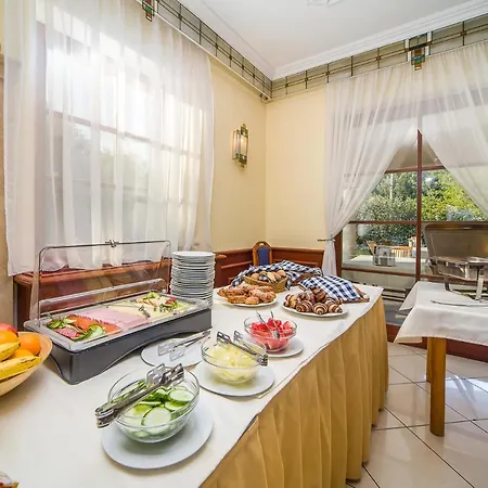 Alojamento de Acomodação e Pequeno-almoço Regia Panzió 3*